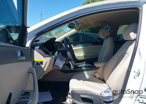 2017 Hyundai Sonata Se z USA, uszkodzony, nr VIN 5NPE24AFXHH546328